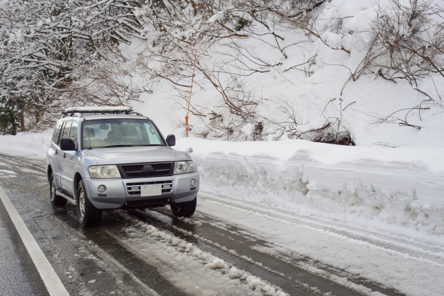 首都高の路面凍結を乗り切る！運転のコツと最適なタイヤ選び!